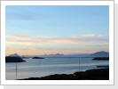 Links am Horizonth liegt Insel und Berg Hestmona Links am Horizonth liegt Insel und Berg Hestmona